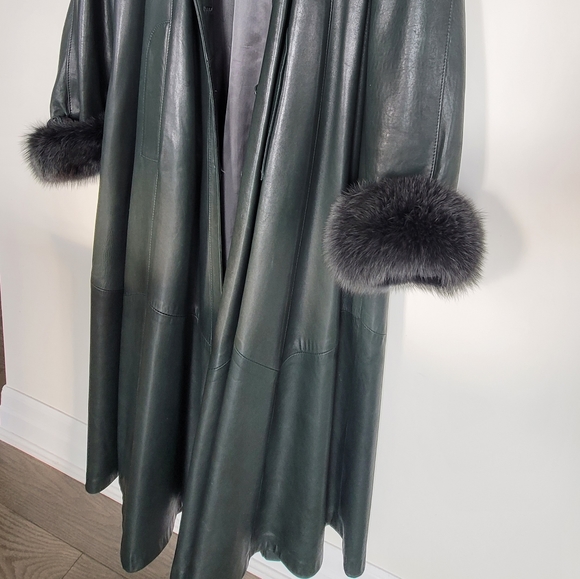 Oversized Green Leather Trench Coat with Fur Trims - Plus Size 14W - Picture 5 of 17